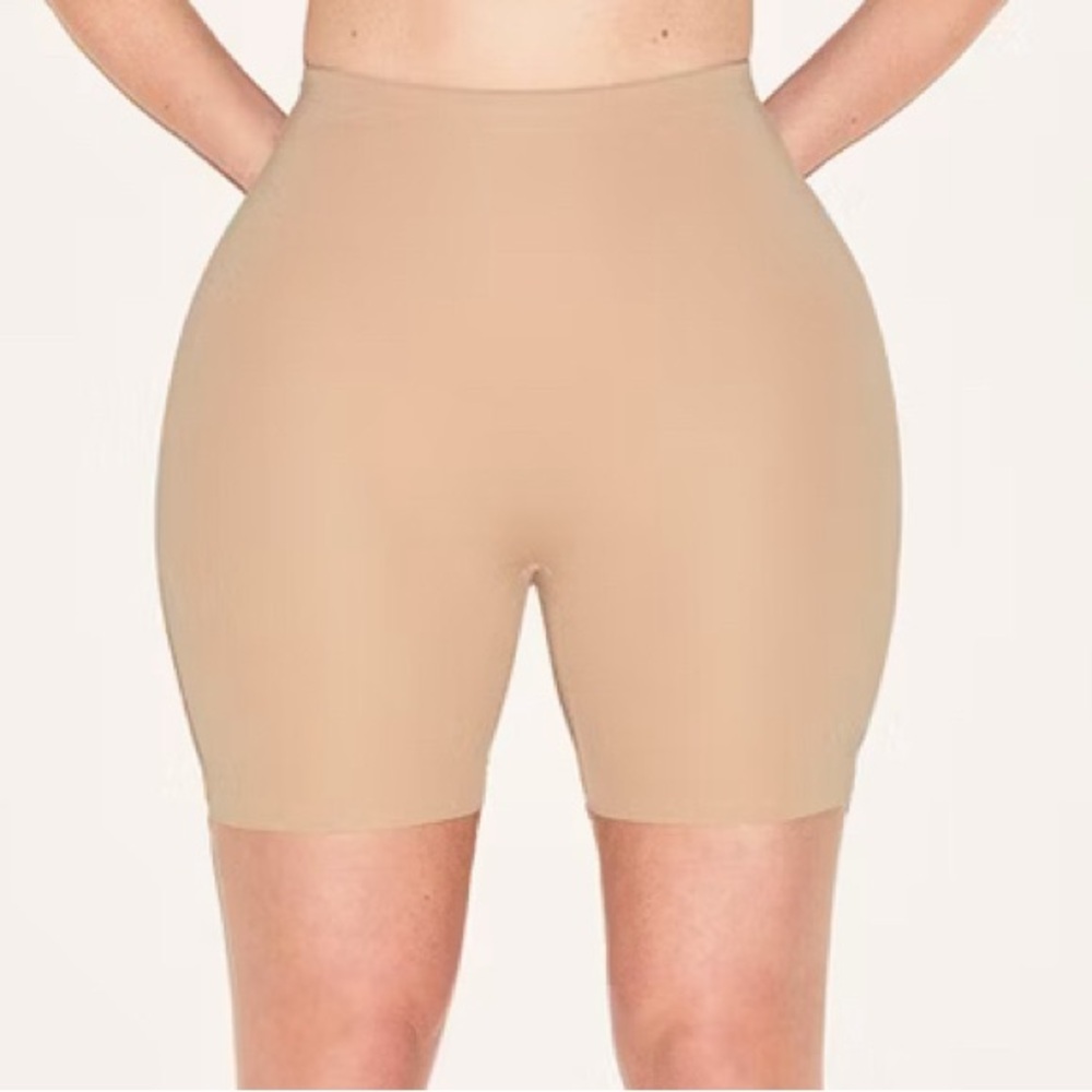 SKIMS HIP ENHANCING PADDED SHORT